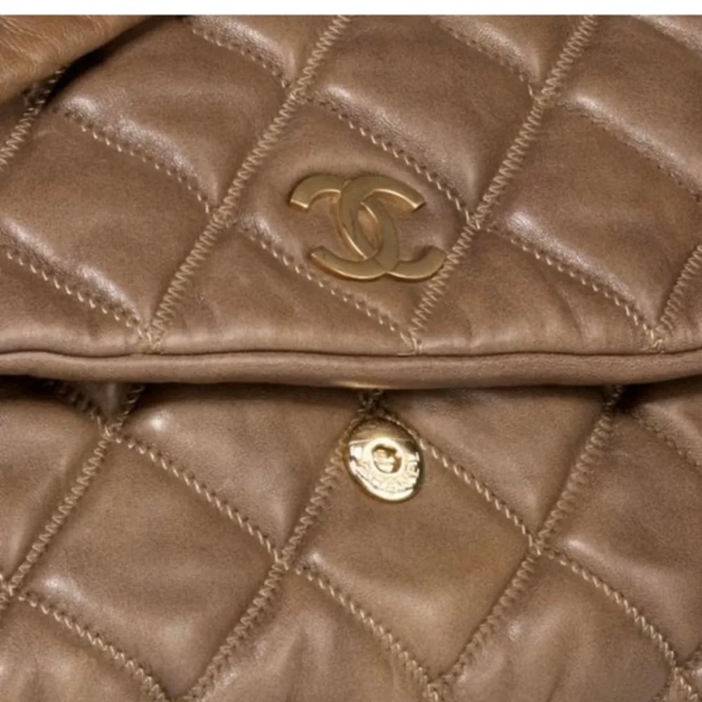 Auth Chanel Diamond Quilt Lambskin Leather Bag - Picture 6 of 9